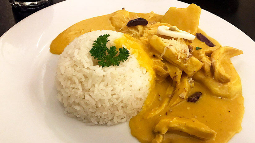 traditional peruvian food aji de gallina