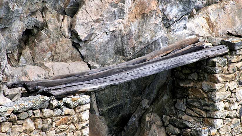 inca bridge visiting machu picchu