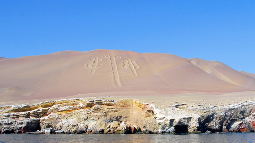 candelabra paracas peru tour