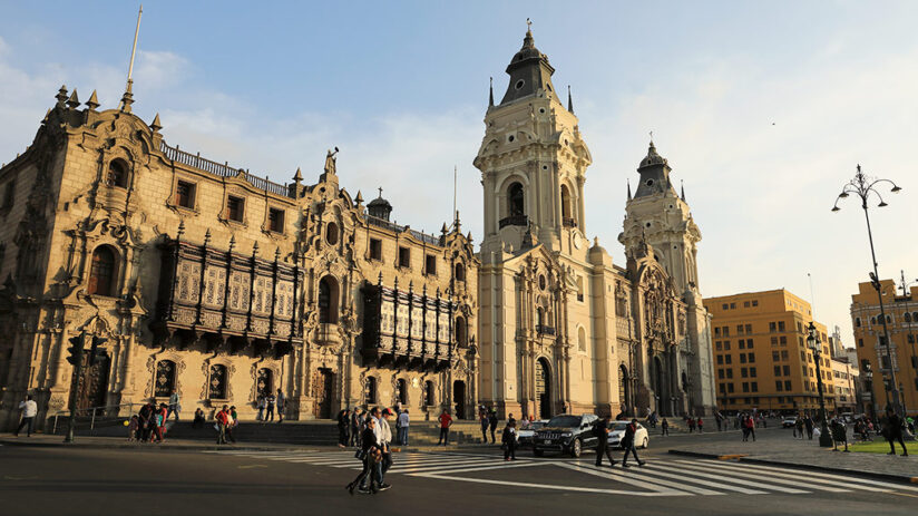 tourist attractions in lima plaza de armas