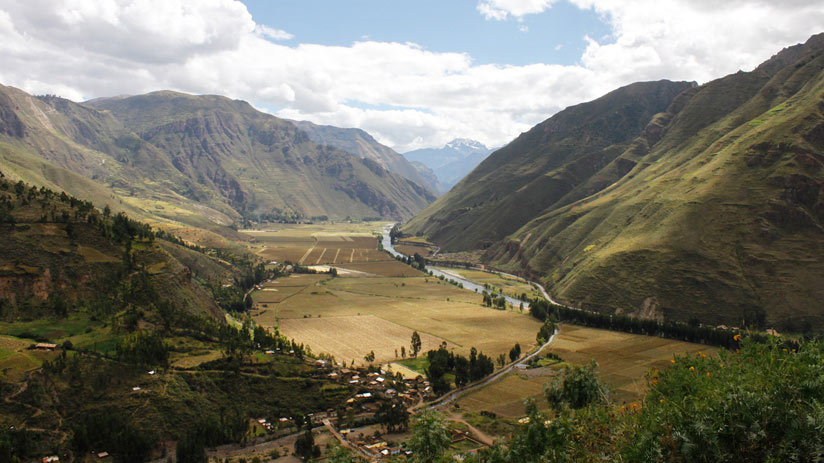 the sacred valley is a tourist place, when to travel to Peru