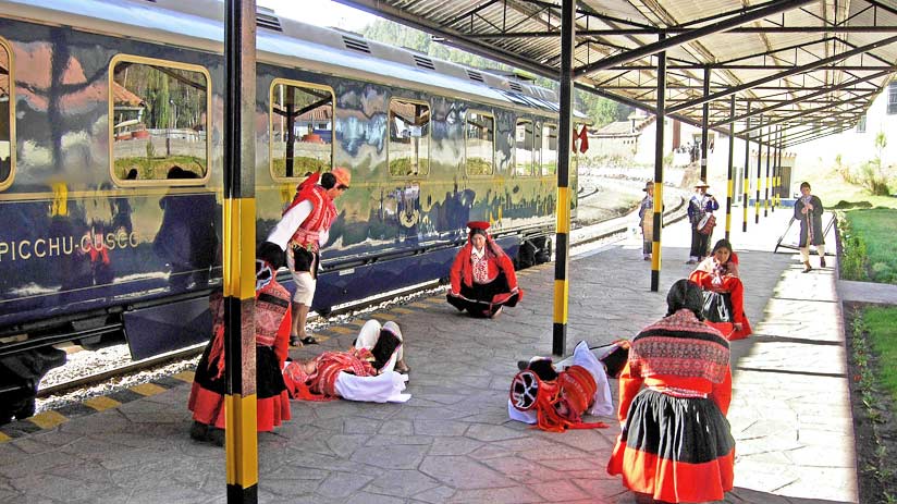 visiting machu picchu train