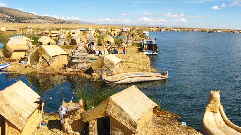 uros island, popular tourist destinations in peru