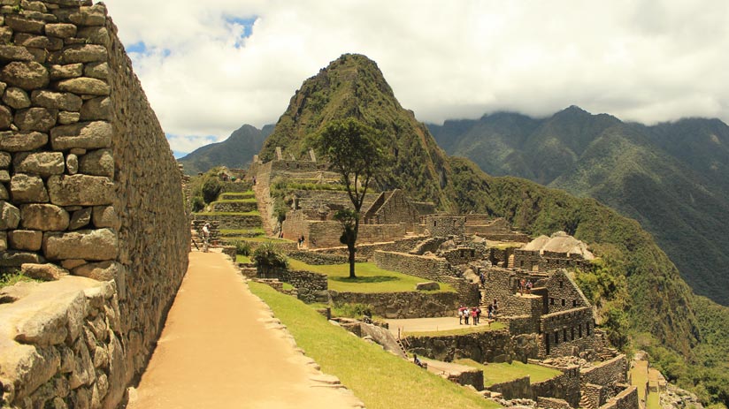 visit machu picchu in your holidays to peru from uk