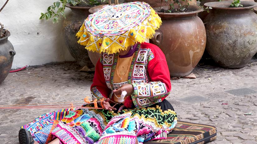 tours in cusco show you traditional dresses