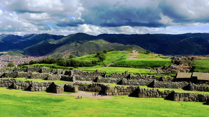 How to pronounce the name of that awesome ruins above Cusco