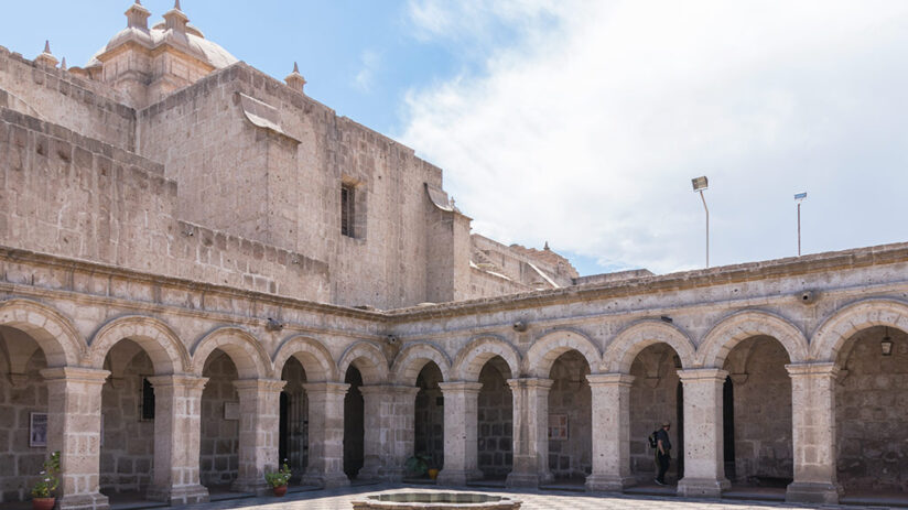 tourist attractions in arequipa iglesia compania