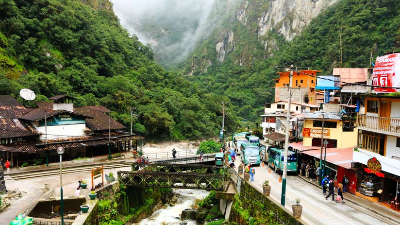 get to machu picchu in the shuttle bus from aguas calientes 