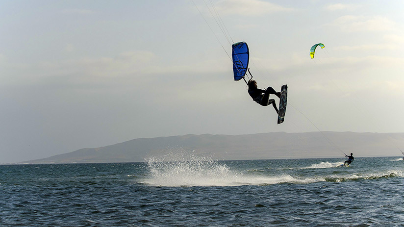 kitesurf in paracas flying