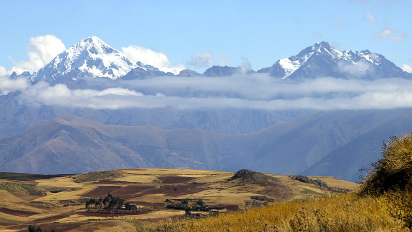 peru sightseeing snow mountain