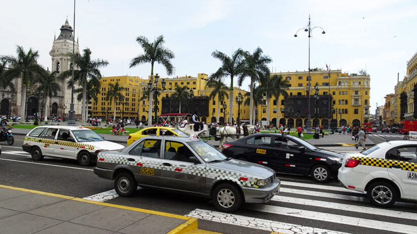 travel around peru by car