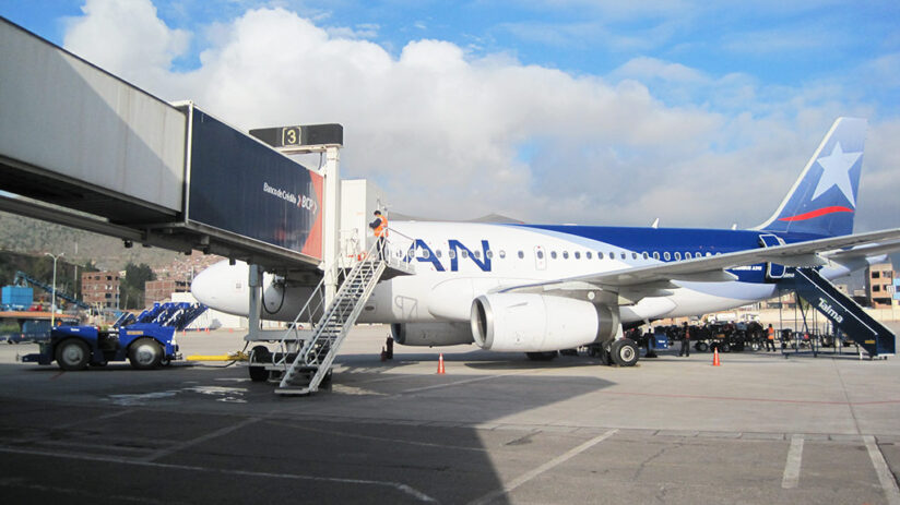 travel around peru by plane