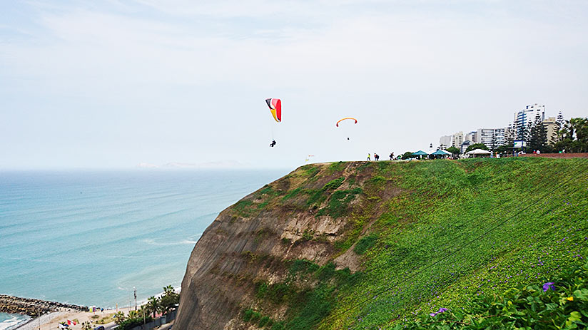 short vacation ideas paragliding in lima