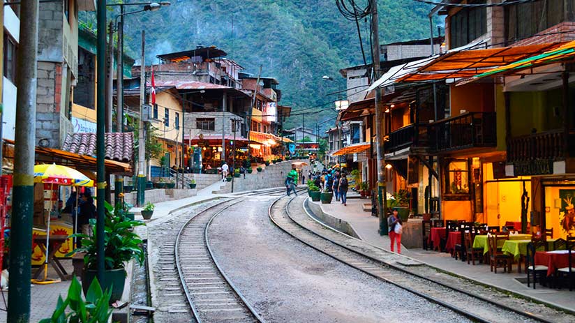 visit machu picchu aguas calientes