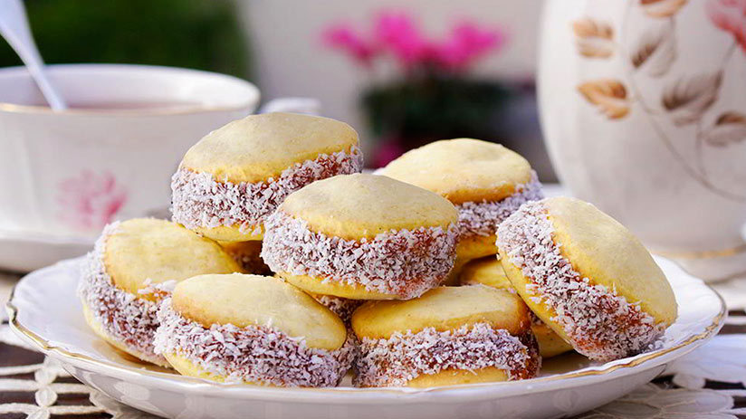 peruvian desserts alfajores