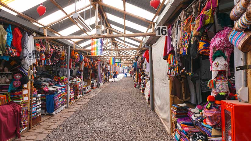 markets in cusco huancaro