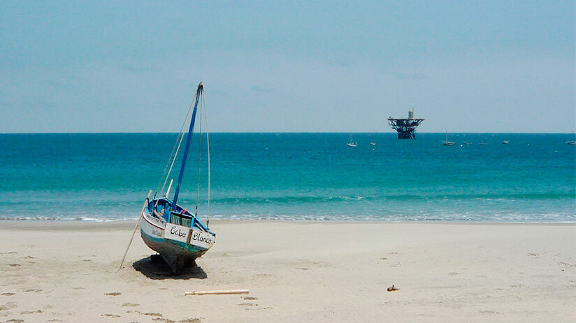 cabo blanco beaches in peru