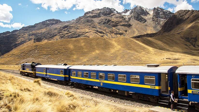 train to uros islands puno