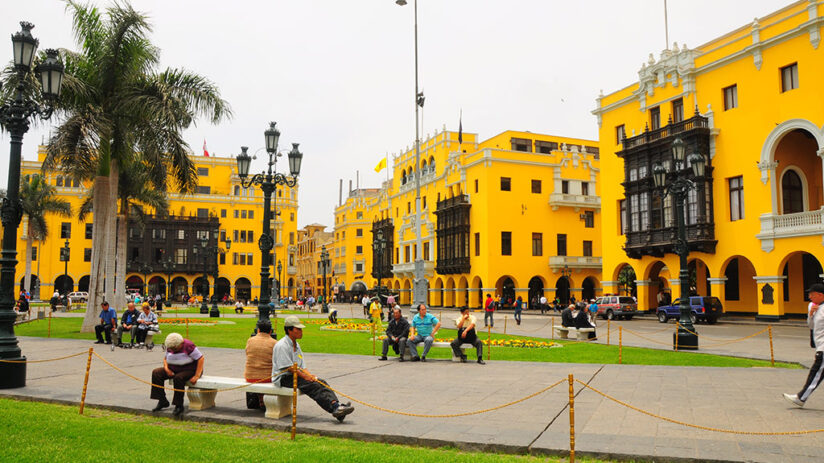 about plaza de armas in lima