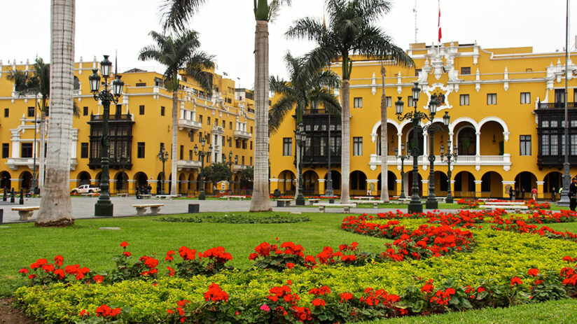 what to do in plaza de armas in lima