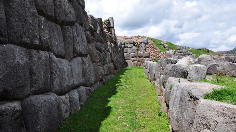 sacsayhuaman street