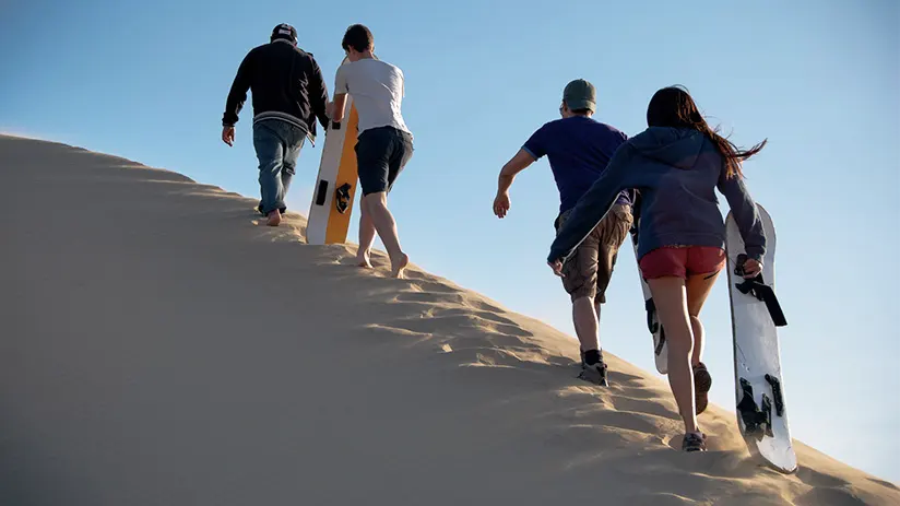 climb dune huacachina oasis