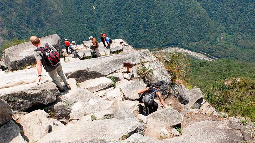 huayna picchu descending