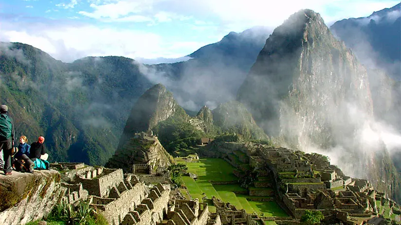 machu picchu located and weather