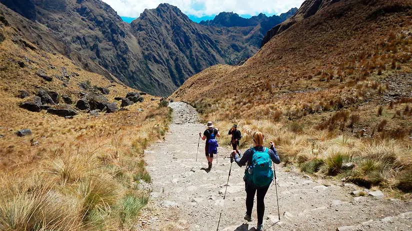 get to machu picchu by trekking