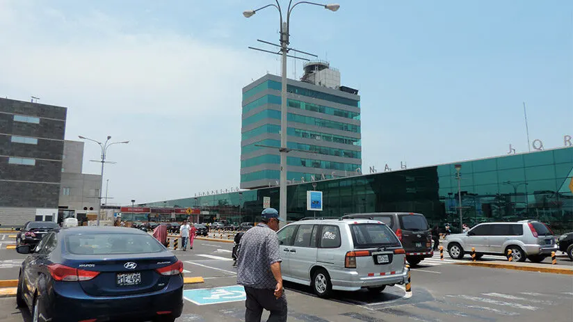 lima airport parking area