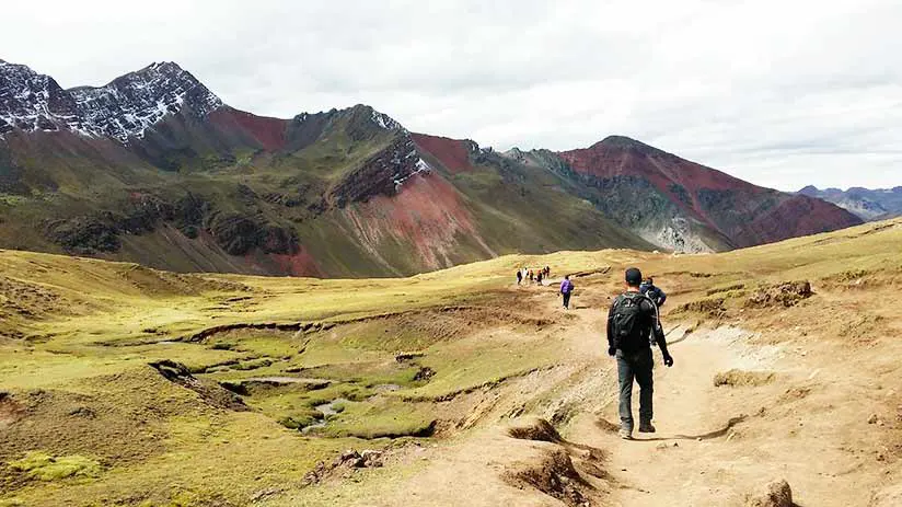 where is peru in mountain range