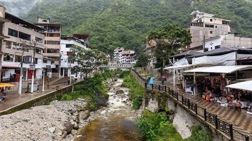 aguas calientes river