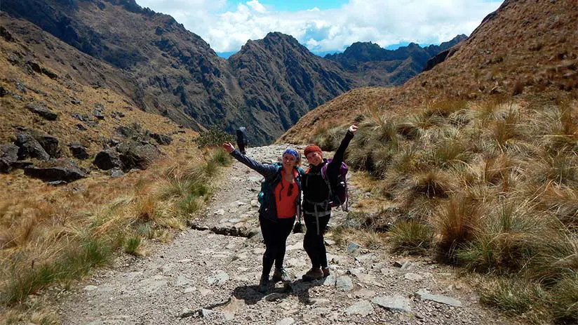 walking to aguas calientes