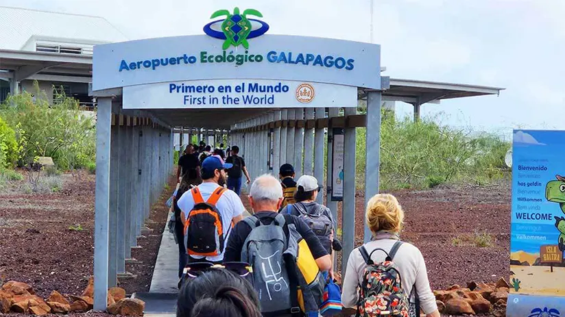 airport galapagos