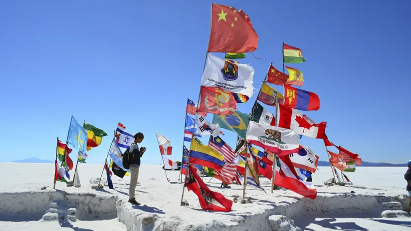 flags in la paz to uyuni