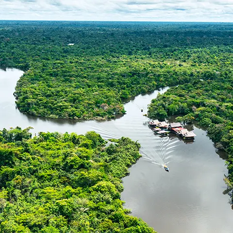 iquitos navigate mazon river