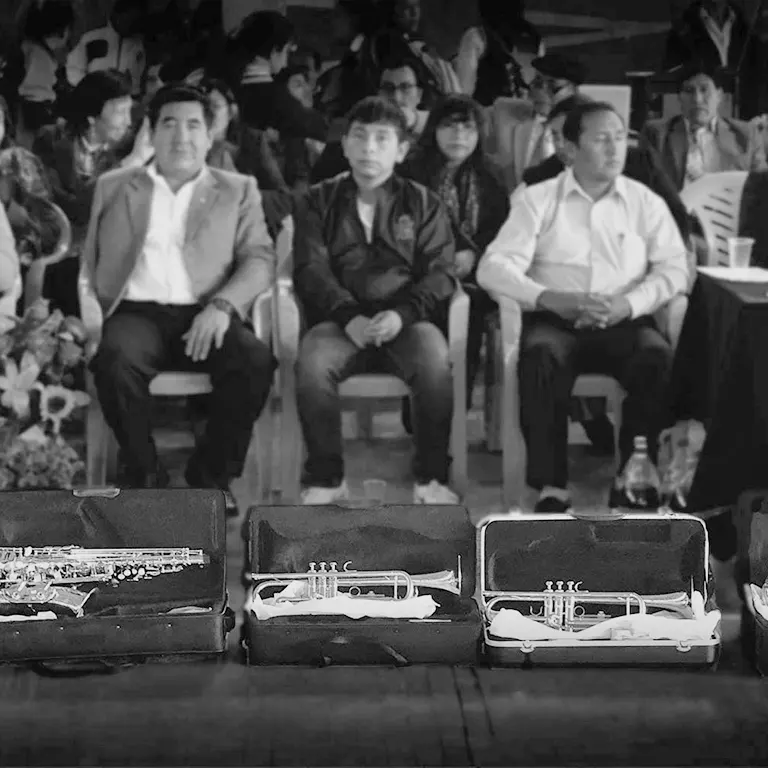 entrega instrumentos uriel garcia